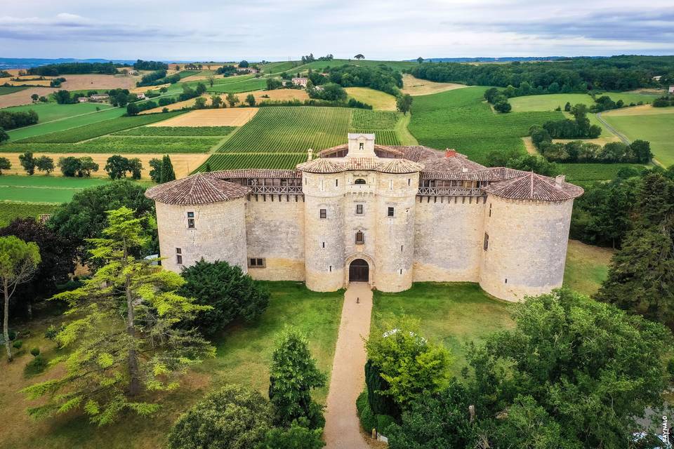 Lire la suite à propos de l’article Le Château de Mauriac, un conte de fées entre Vignes et Histoire