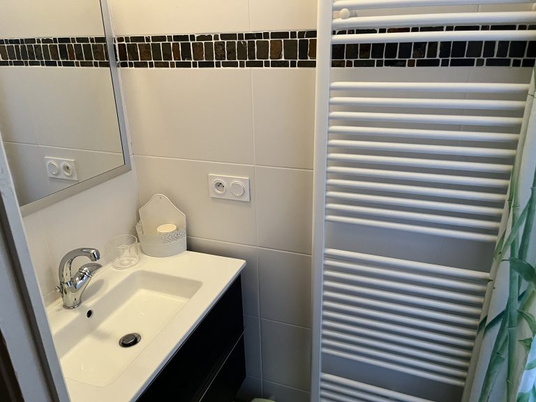 Chambres-4-et-5-salle-eau-commune